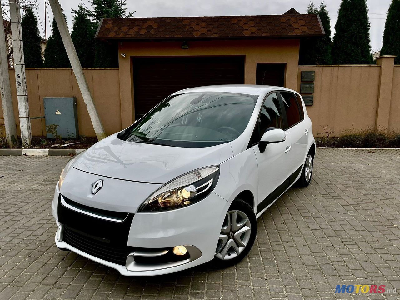 2012' Renault Scenic photo #3