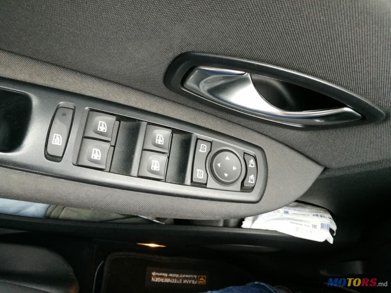 2011' Renault Scenic photo #1