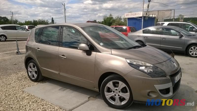 2011' Renault Scenic photo #1