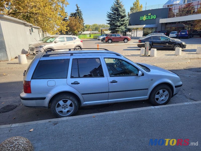 2001' Volkswagen Golf photo #2