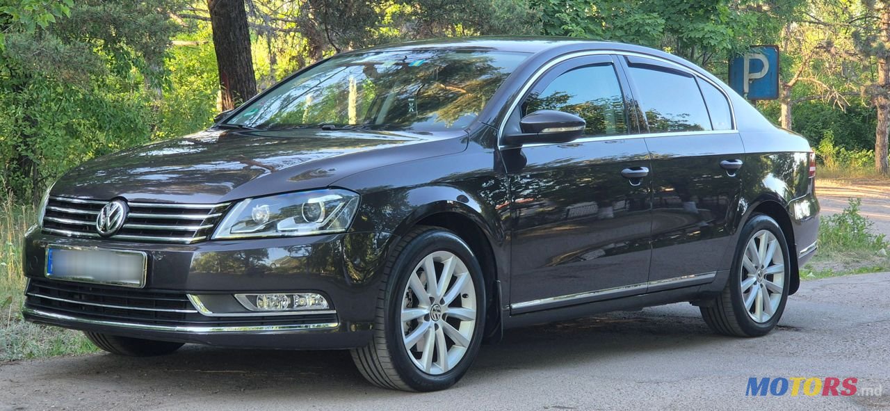 2011' Volkswagen Passat photo #3