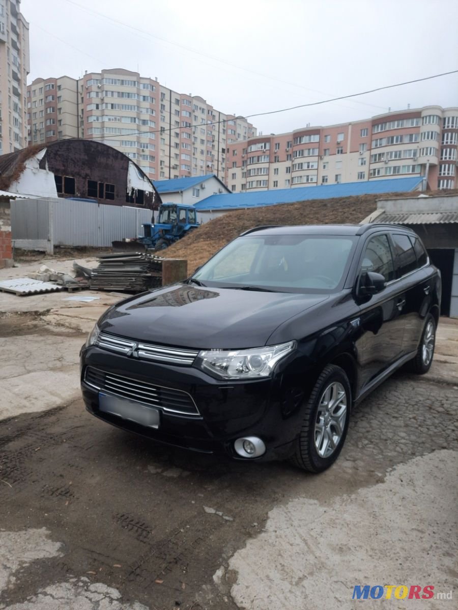 2014' Mitsubishi Outlander photo #1