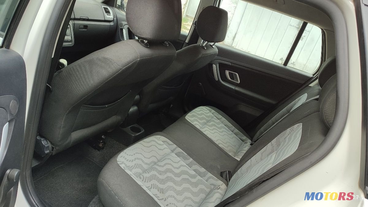 2008' Skoda Fabia photo #2