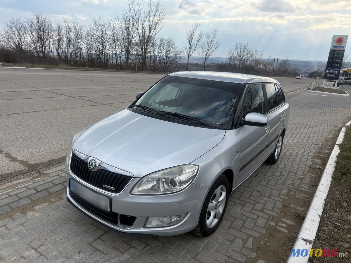 2012' Skoda Fabia photo #2