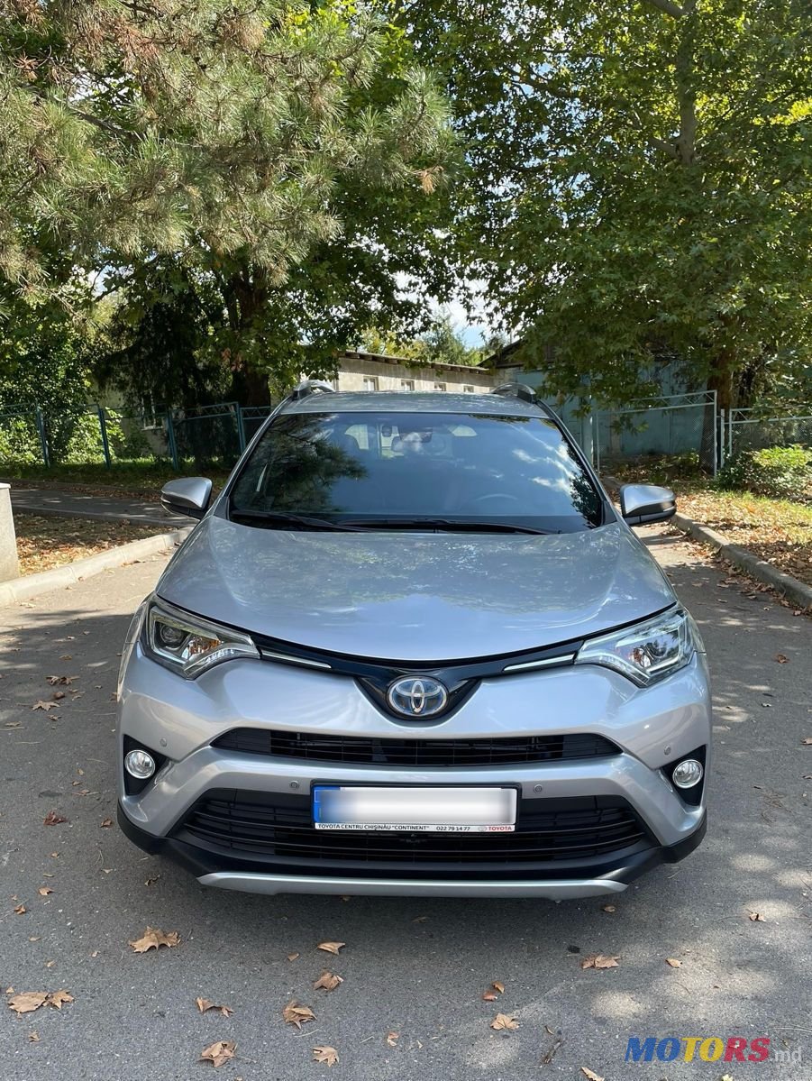 2018' Toyota RAV4 photo #2