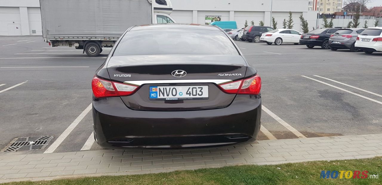 2010' Hyundai Sonata photo #3