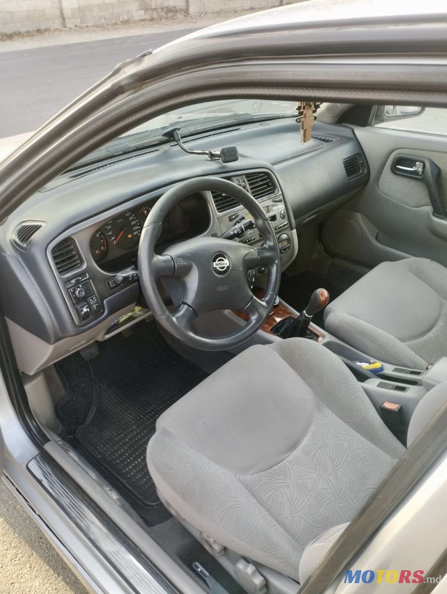 2001' Nissan Primera photo #2