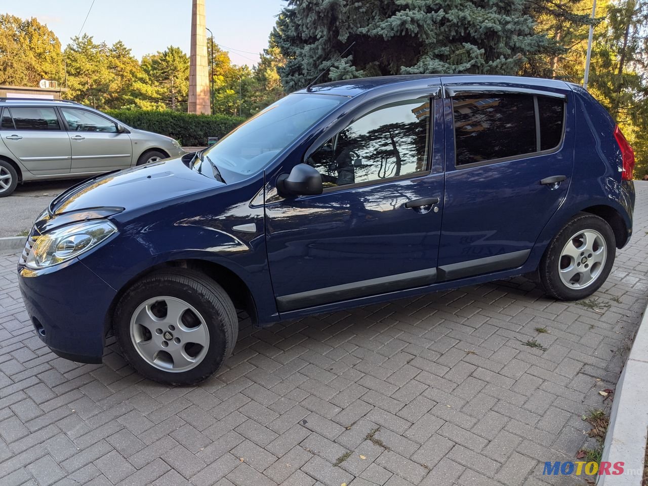 2009' Dacia Sandero photo #4