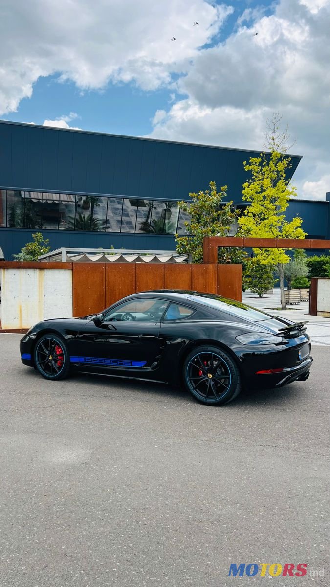 2017' Porsche Cayman photo #2