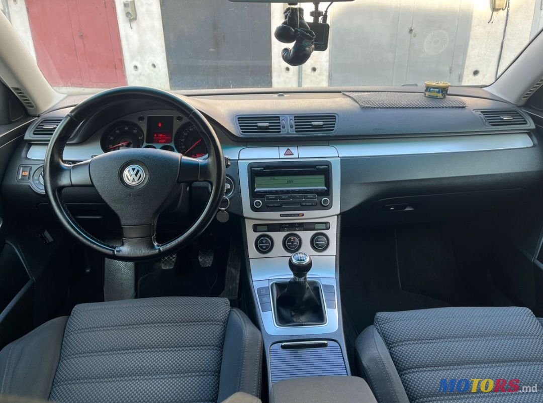 2009' Volkswagen Passat photo #4