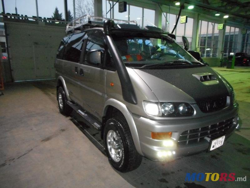 2000' Mitsubishi Space Gear photo #1