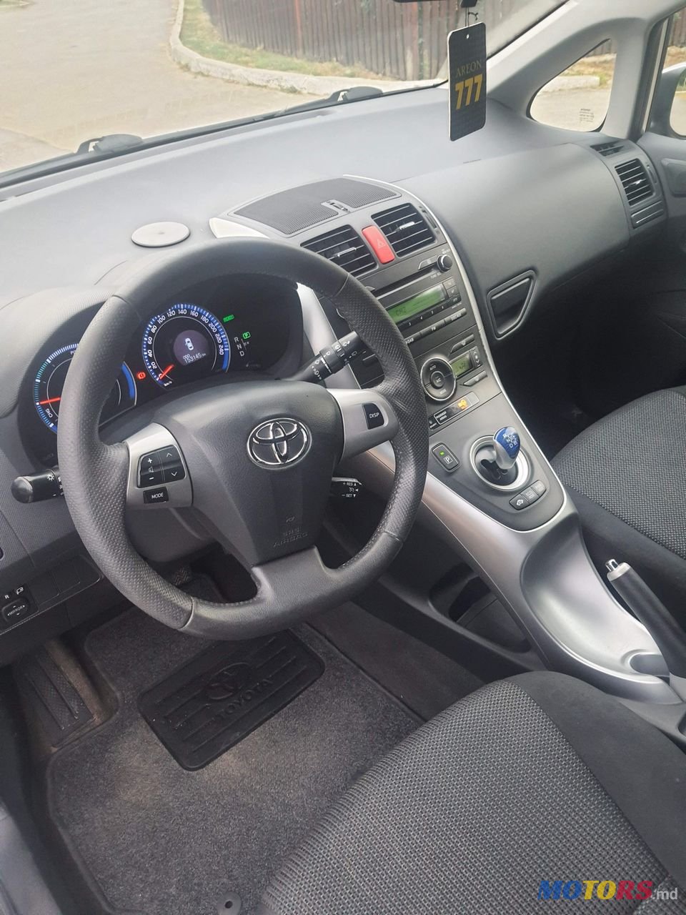 2010' Toyota Auris photo #1