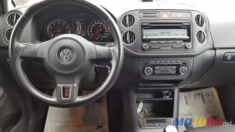 2011' Volkswagen Golf Plus photo #3