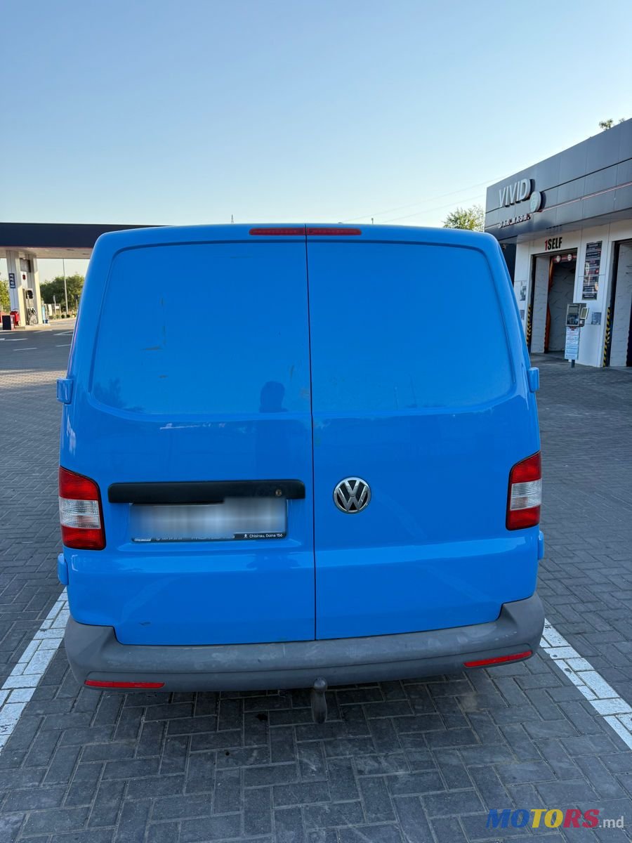 2015' Volkswagen Transporter photo #2