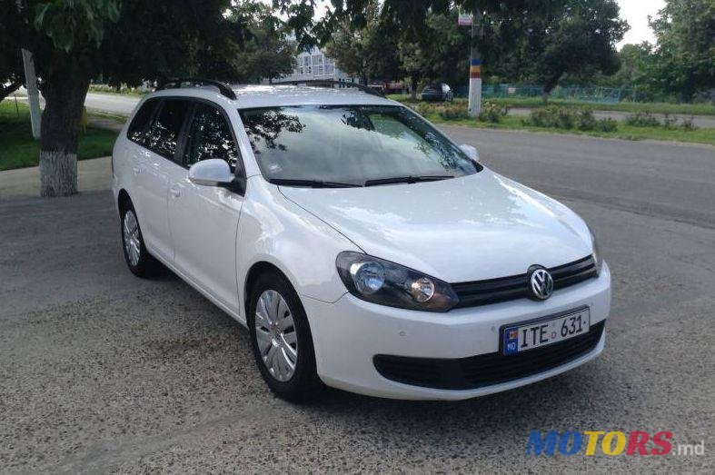 2011' Volkswagen Golf photo #1