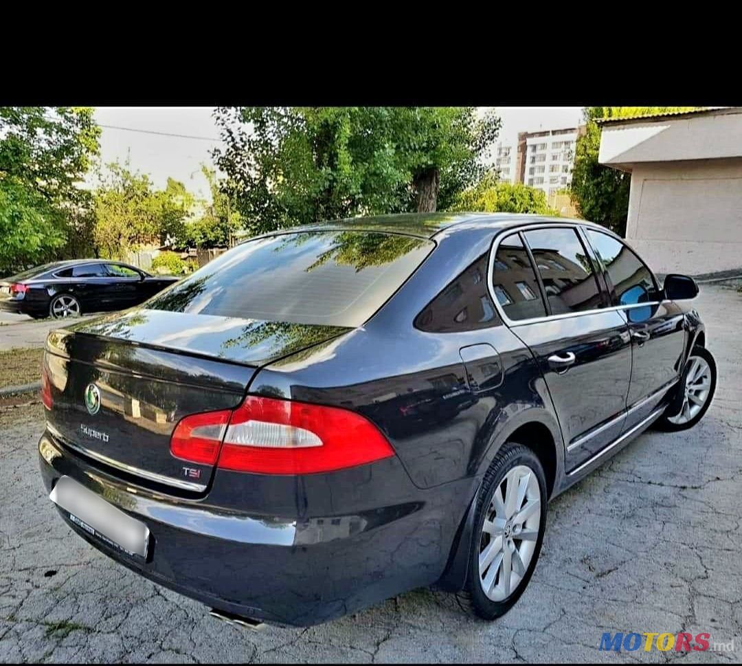 2011' Skoda Superb photo #3