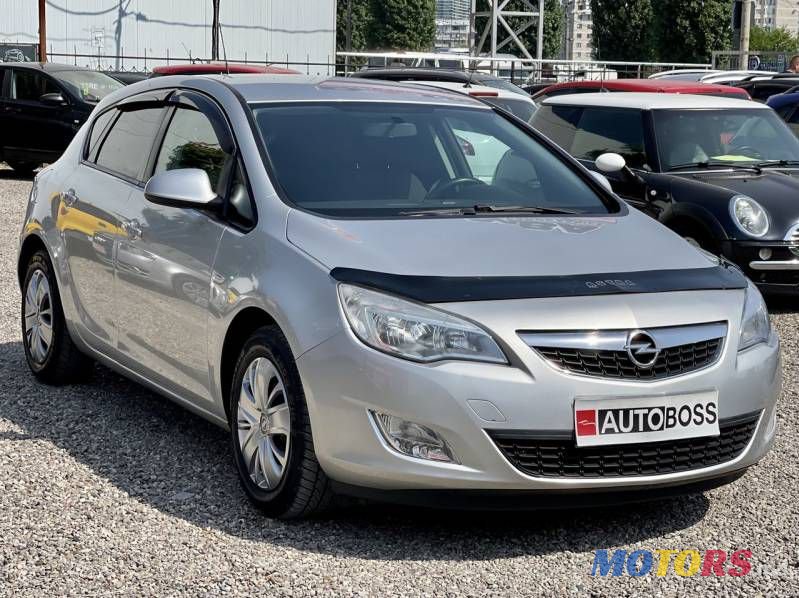 2012' Opel Astra photo #3