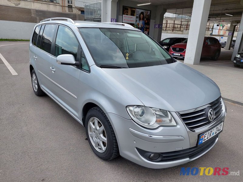 2008' Volkswagen Touran photo #2