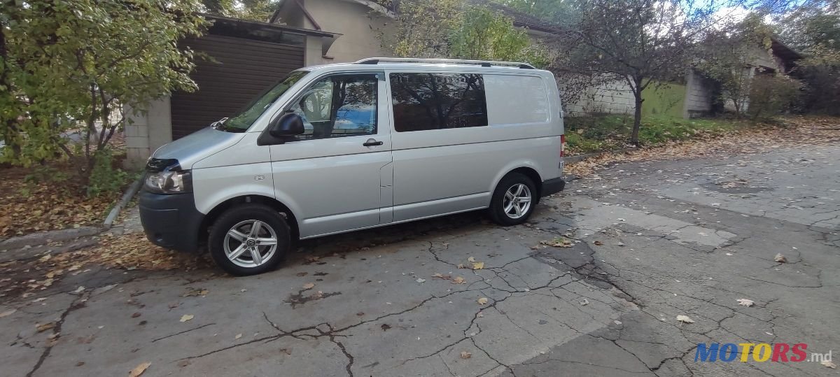 2013' Volkswagen Transporter photo #2