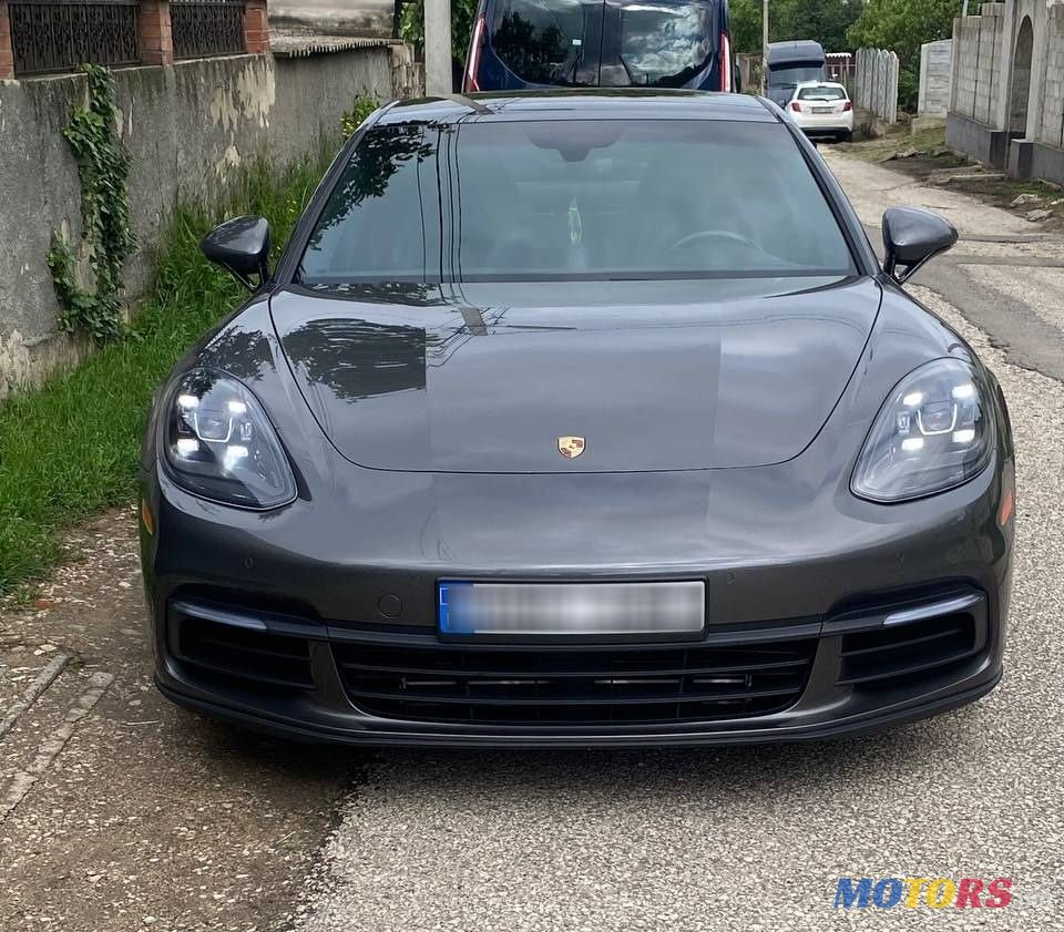 2017' Porsche Panamera photo #1
