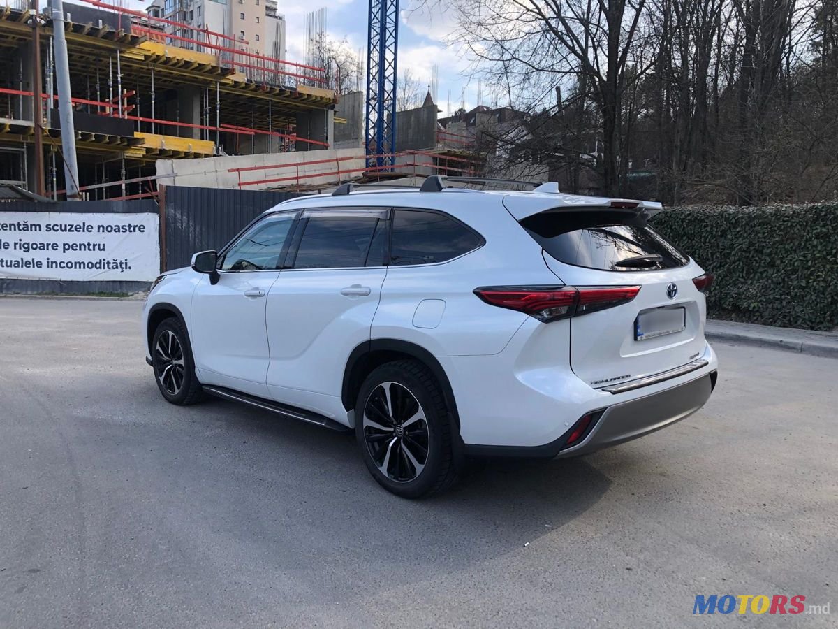 2022' Toyota Highlander photo #3