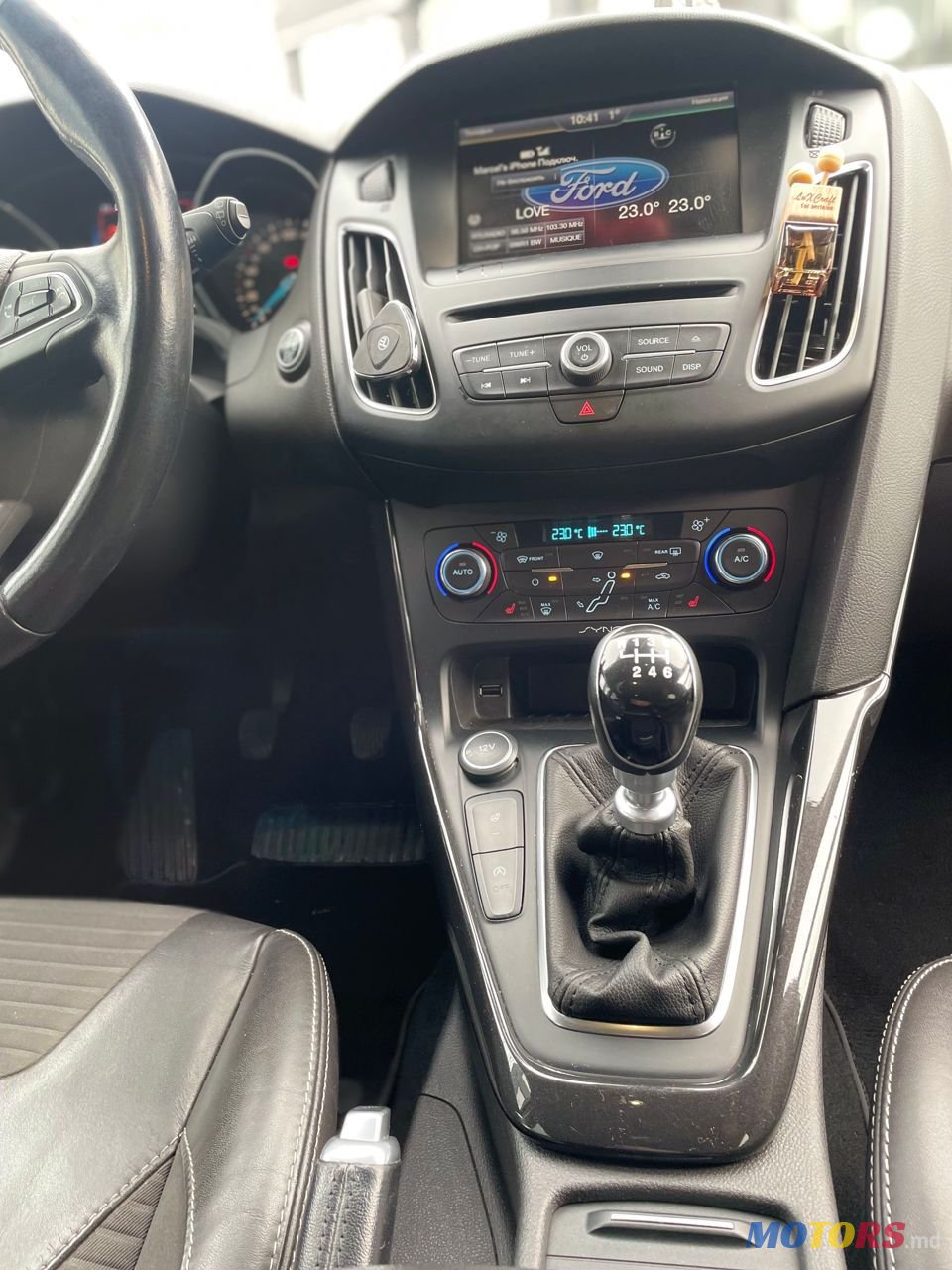 2015' Ford Focus photo #2