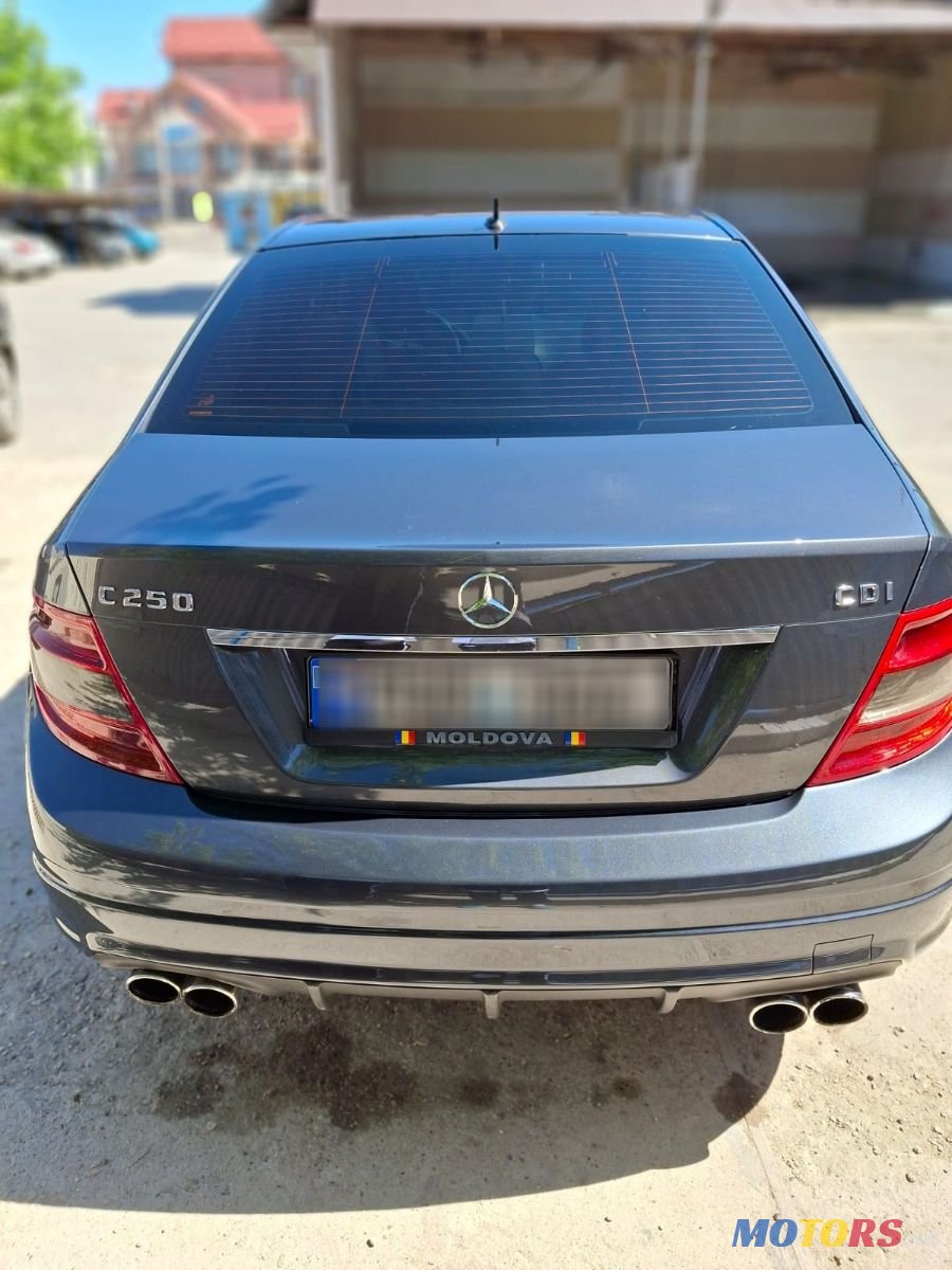 2010' Mercedes-Benz C-Class photo #2