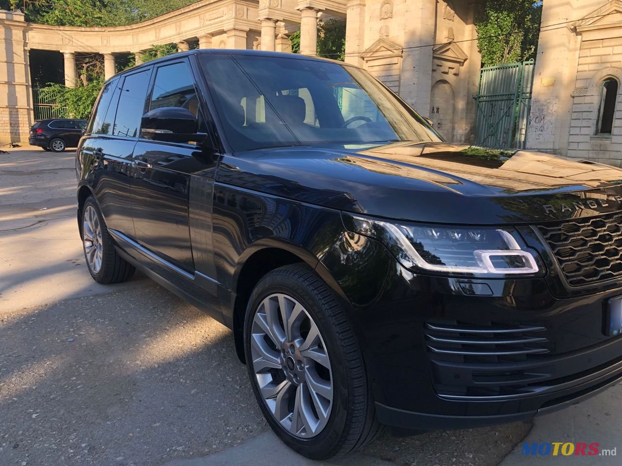 2019' Land Rover Range Rover photo #2