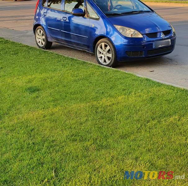 2006' Mitsubishi Colt photo #2