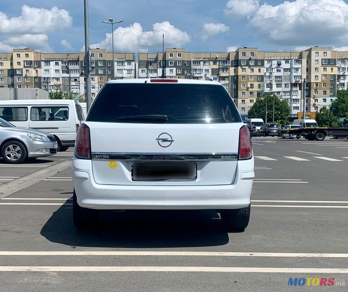 2008' Opel Astra photo #2