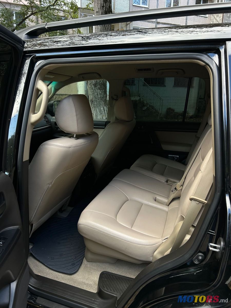 2009' Toyota Land Cruiser photo #4