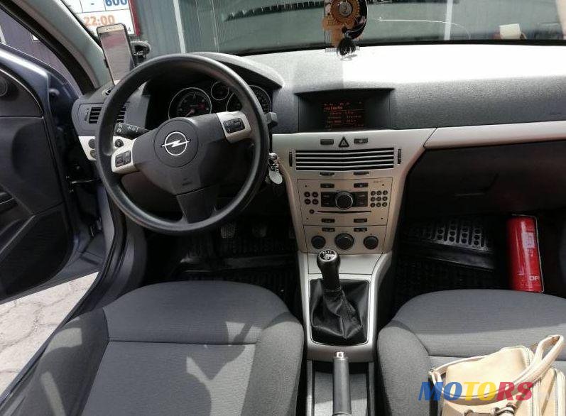 2008' Opel Astra photo #4