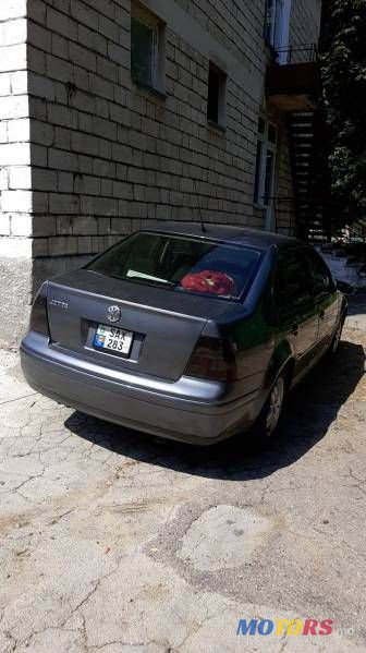 2005' Volkswagen Jetta photo #2