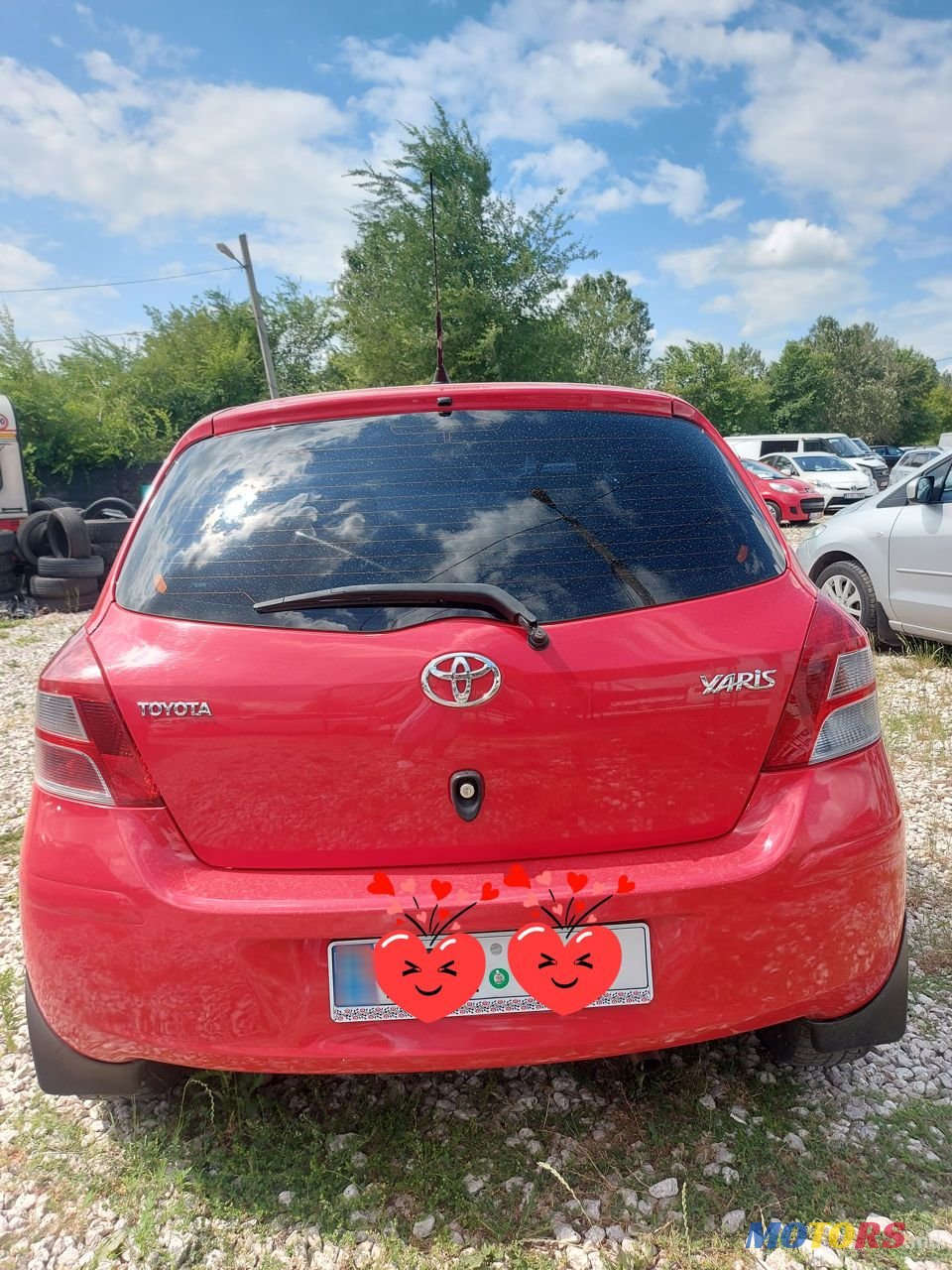 2011' Toyota Yaris photo #3