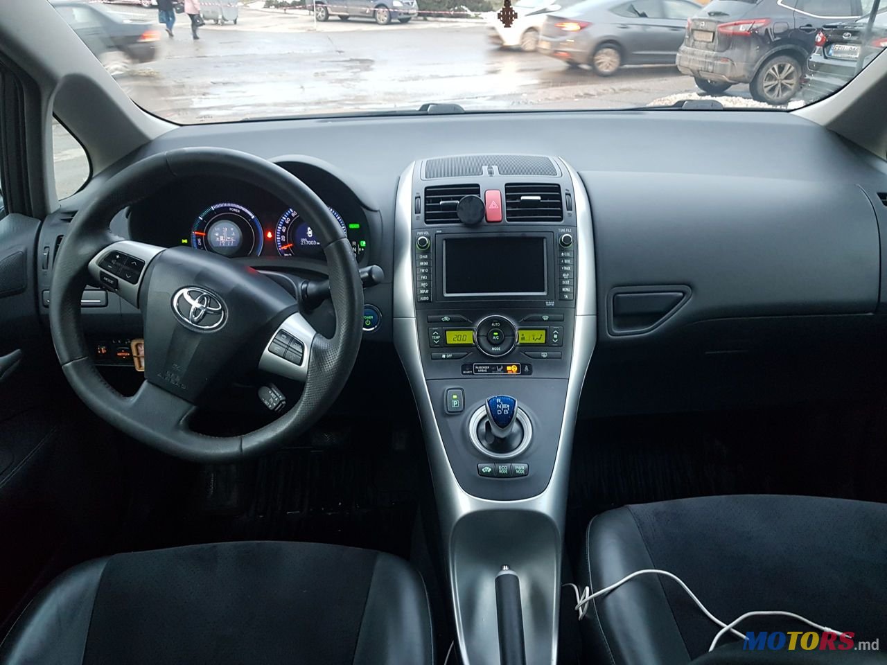 2011' Toyota Auris photo #5