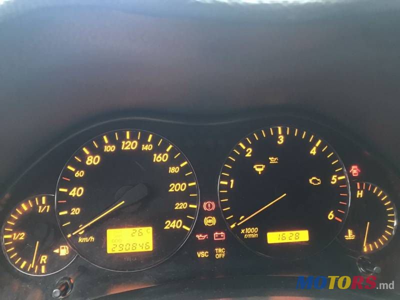 2004' Toyota Avensis photo #6