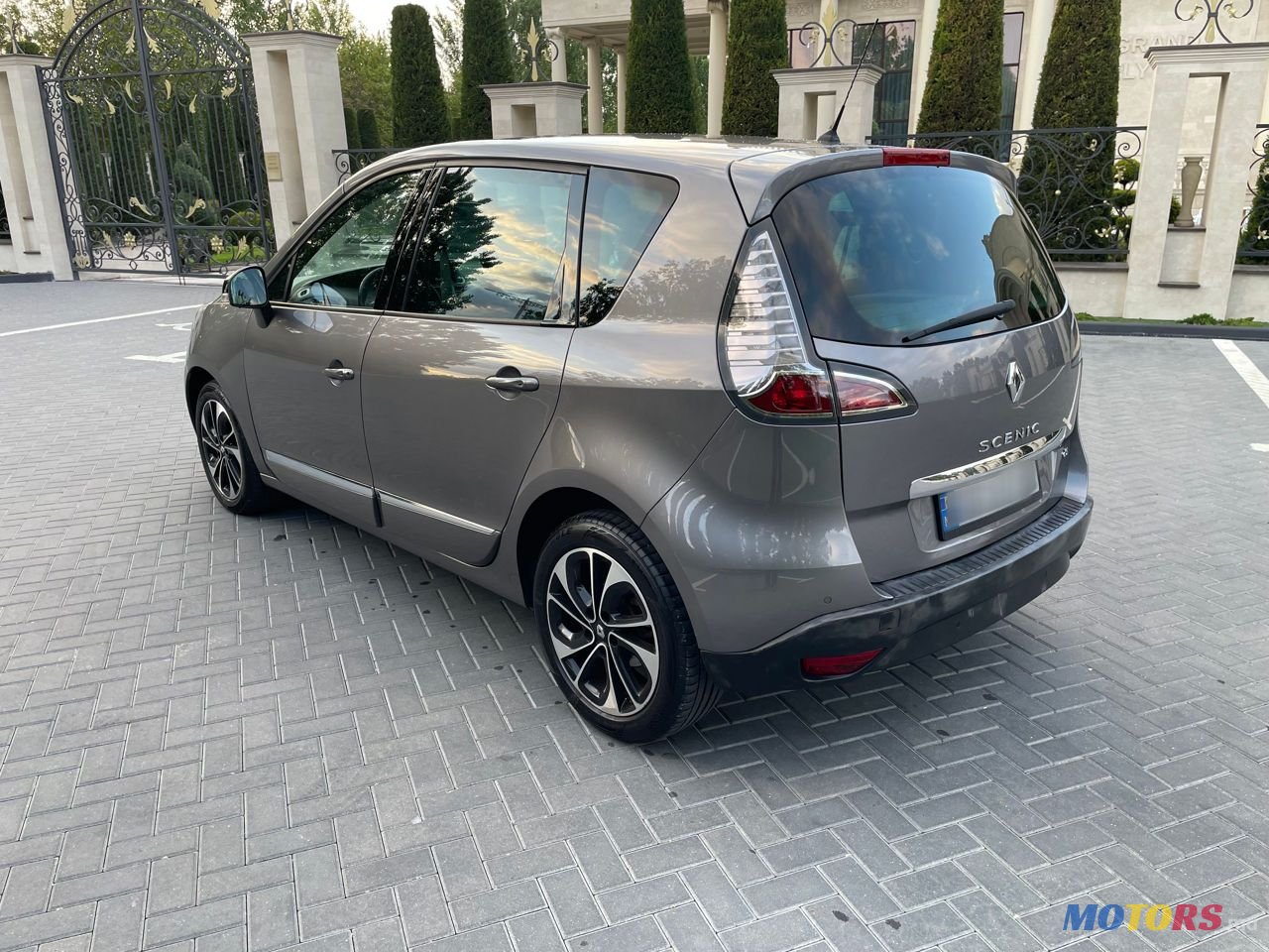 2015' Renault Scenic photo #5