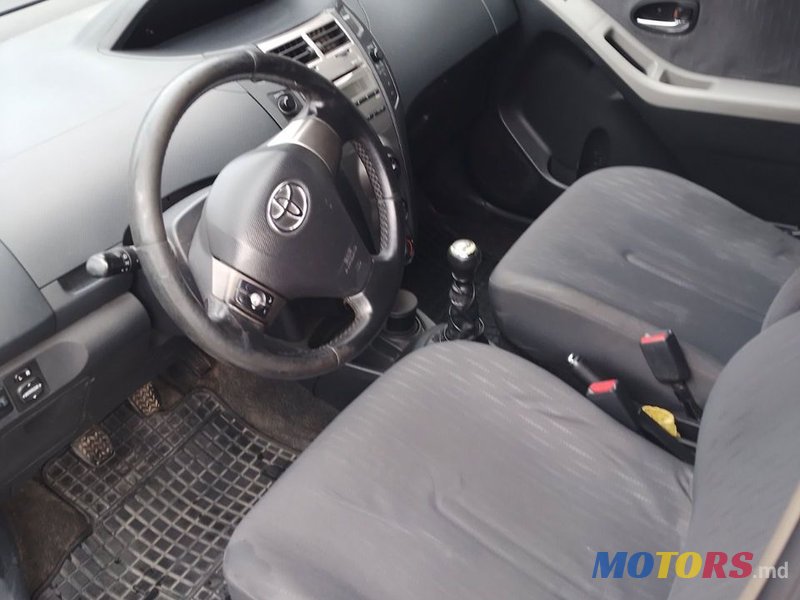 2009' Toyota Yaris photo #6
