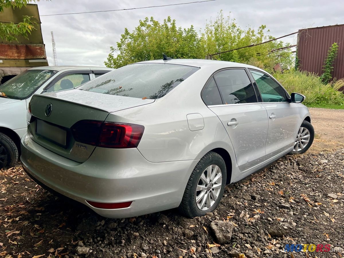 2013' Volkswagen Jetta photo #2
