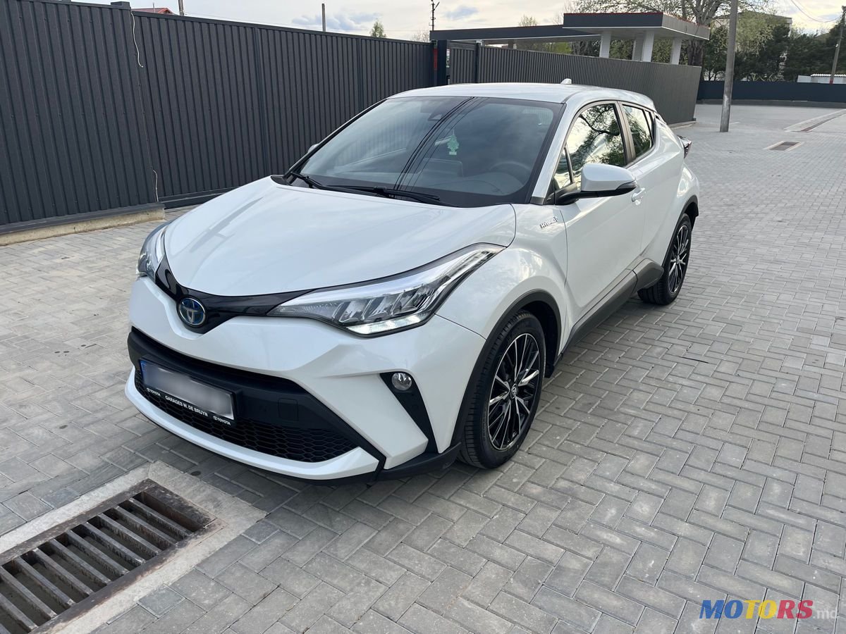 2020' Toyota C-HR photo #2