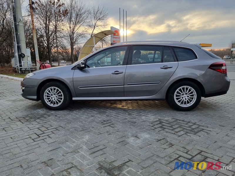 2011' Renault Laguna photo #4