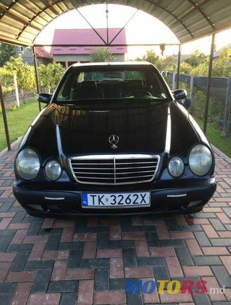 2001' Mercedes-Benz E photo #1
