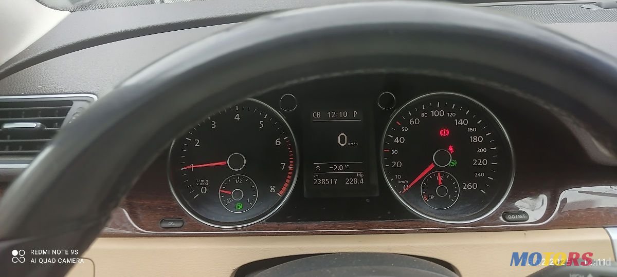 2011' Volkswagen Passat photo #6