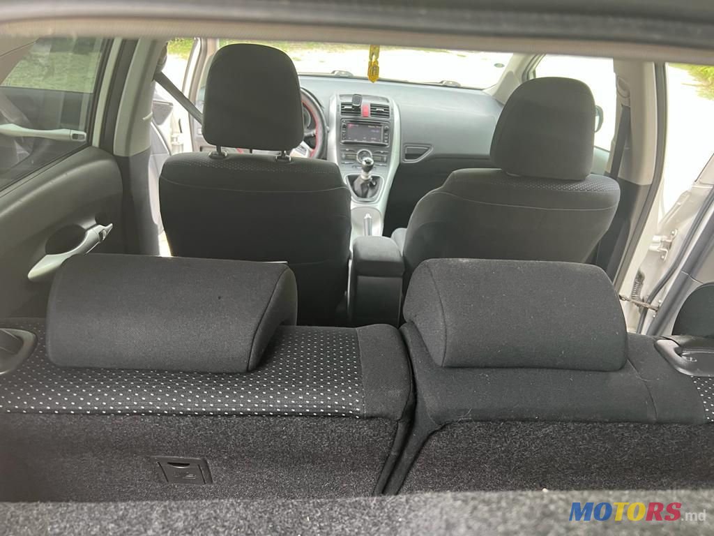 2012' Toyota Auris photo #4