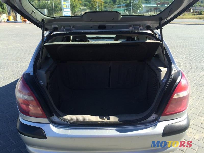 2000' Nissan Almera photo #2