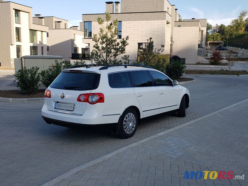 2009' Volkswagen Passat photo #3