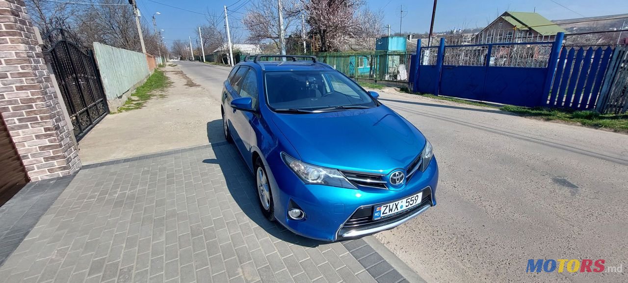 2013' Toyota Auris photo #1