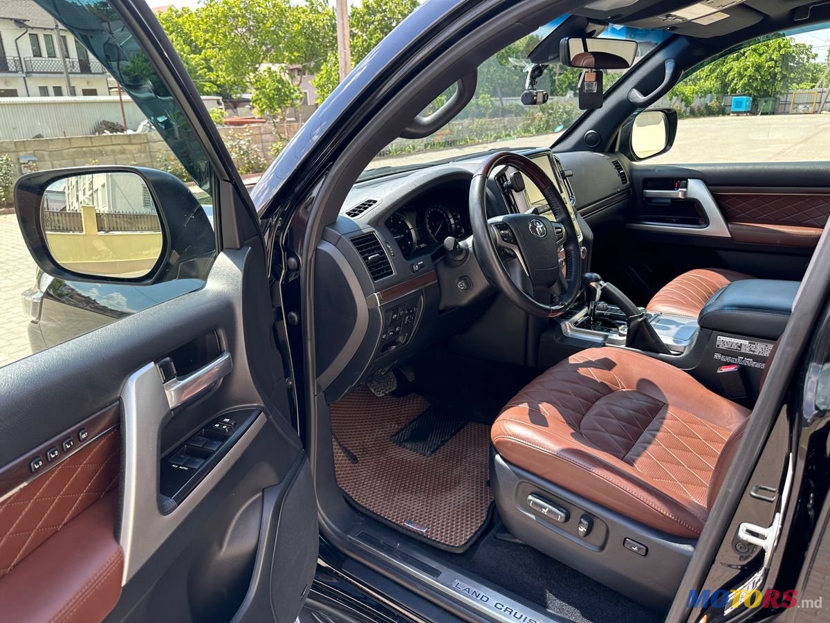 2017' Toyota Land Cruiser photo #6