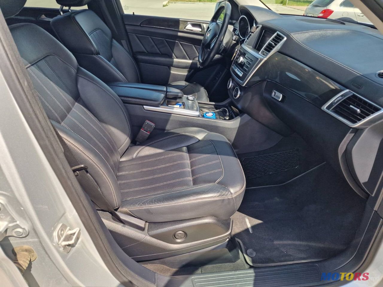 2015' Mercedes-Benz GL-Class photo #6