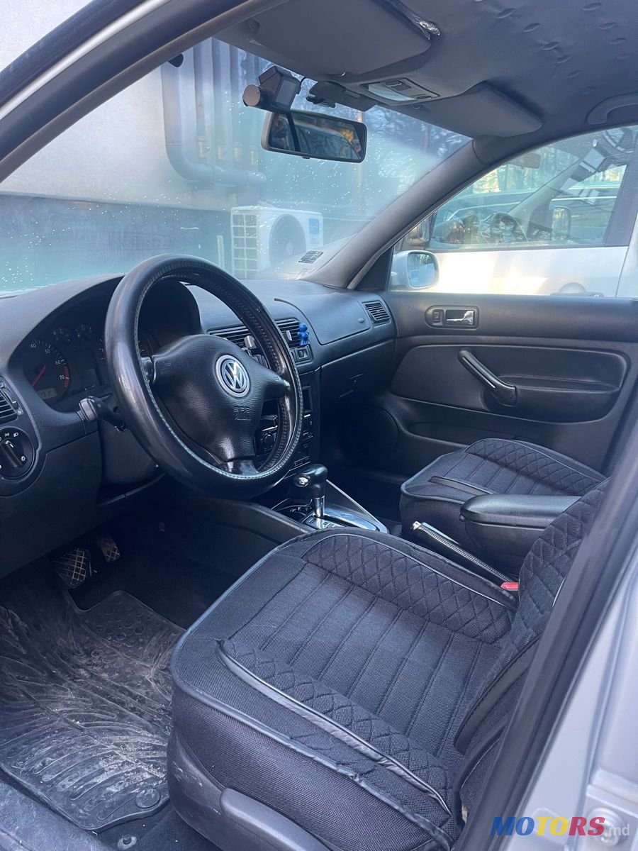 2001' Volkswagen Golf photo #6